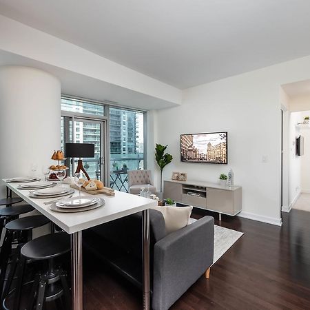 The York Boutique Suites Toronto Exteriör bild