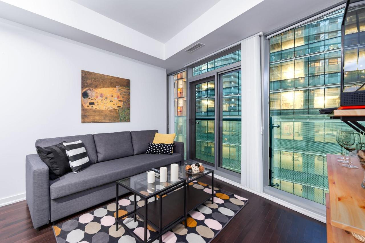 The York Boutique Suites Toronto Exteriör bild