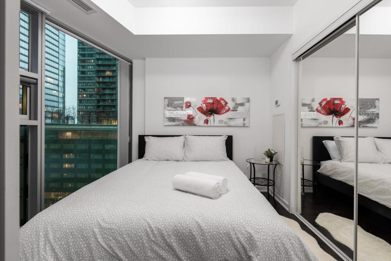 The York Boutique Suites Toronto Exteriör bild