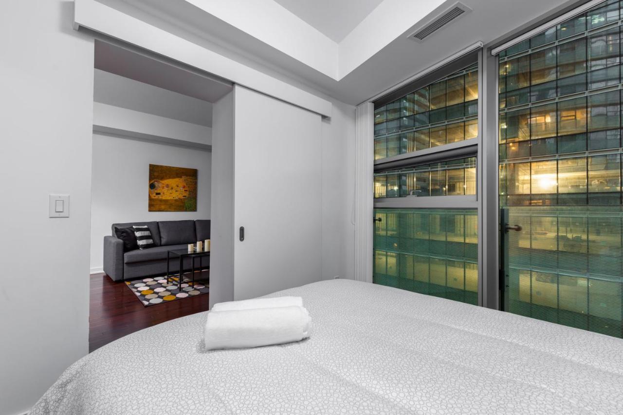 The York Boutique Suites Toronto Exteriör bild