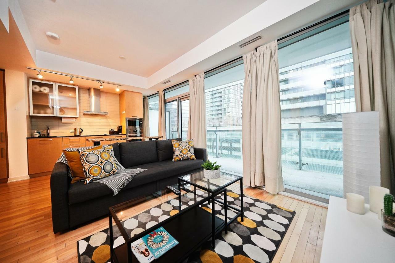 The York Boutique Suites Toronto Exteriör bild