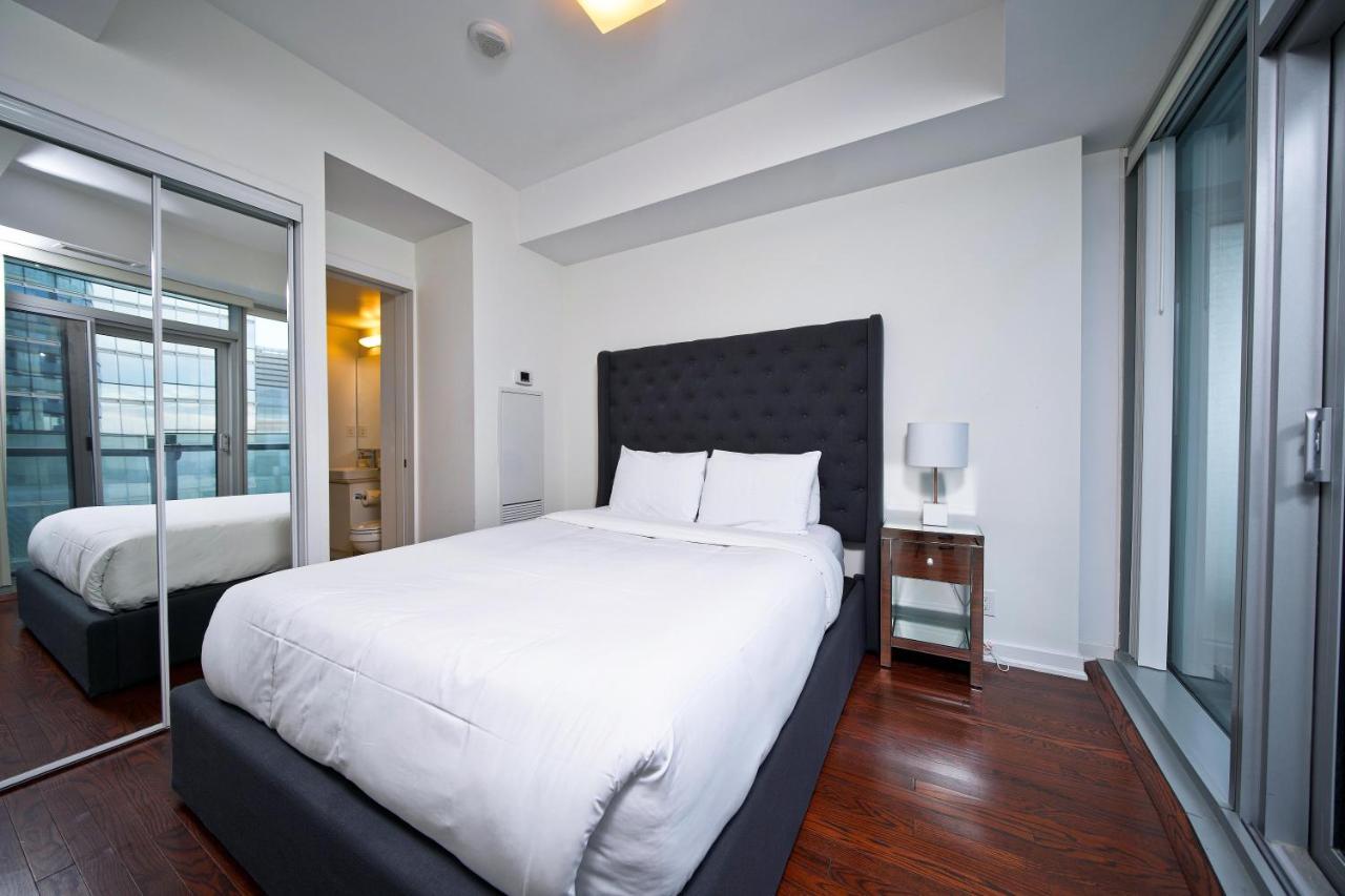 The York Boutique Suites Toronto Exteriör bild